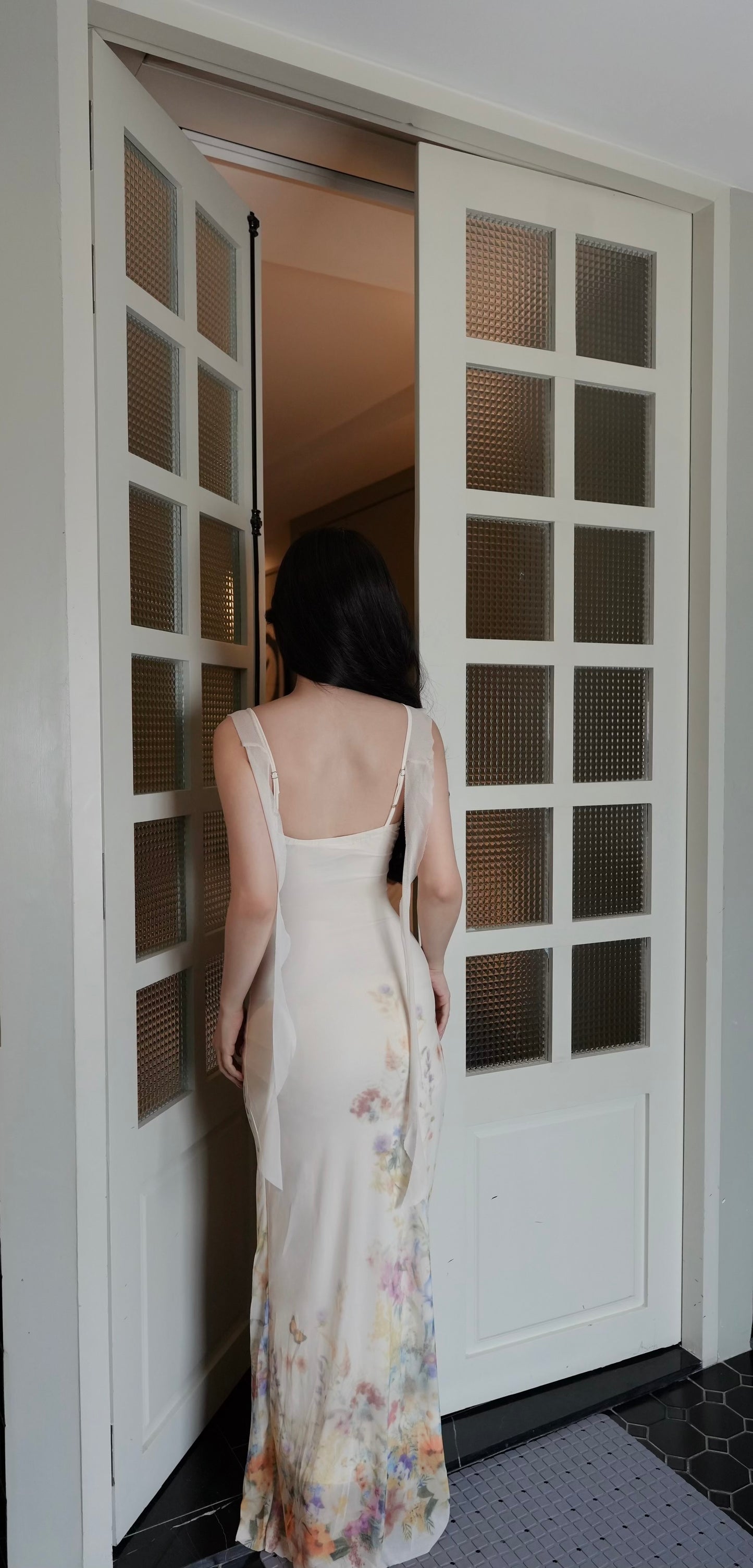 CREAM FLORAL HEMLINE MAXI DRESS