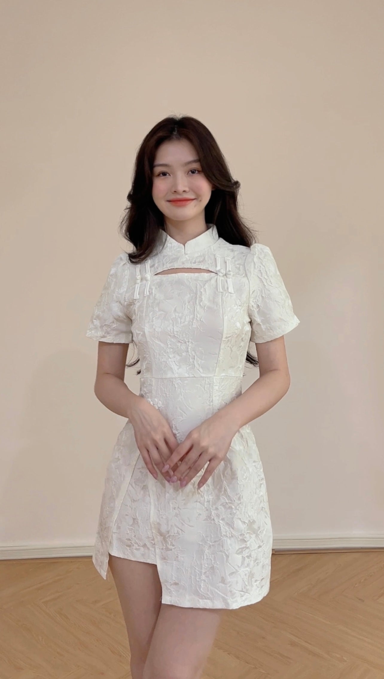 ELEGANT WHITE CHEONGSAM