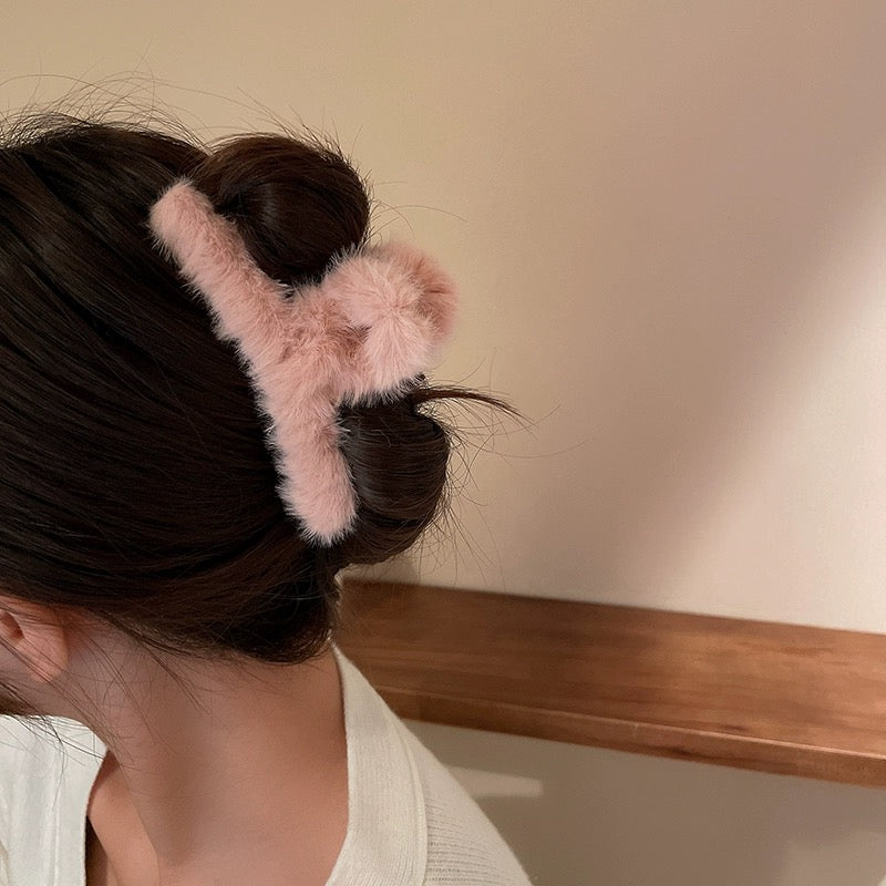 KOREA PINK WOOL CLAW CLIP