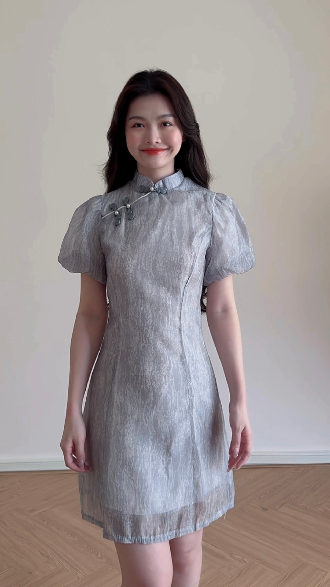 ELEGANT LIGHT GREY CHEONGSAM