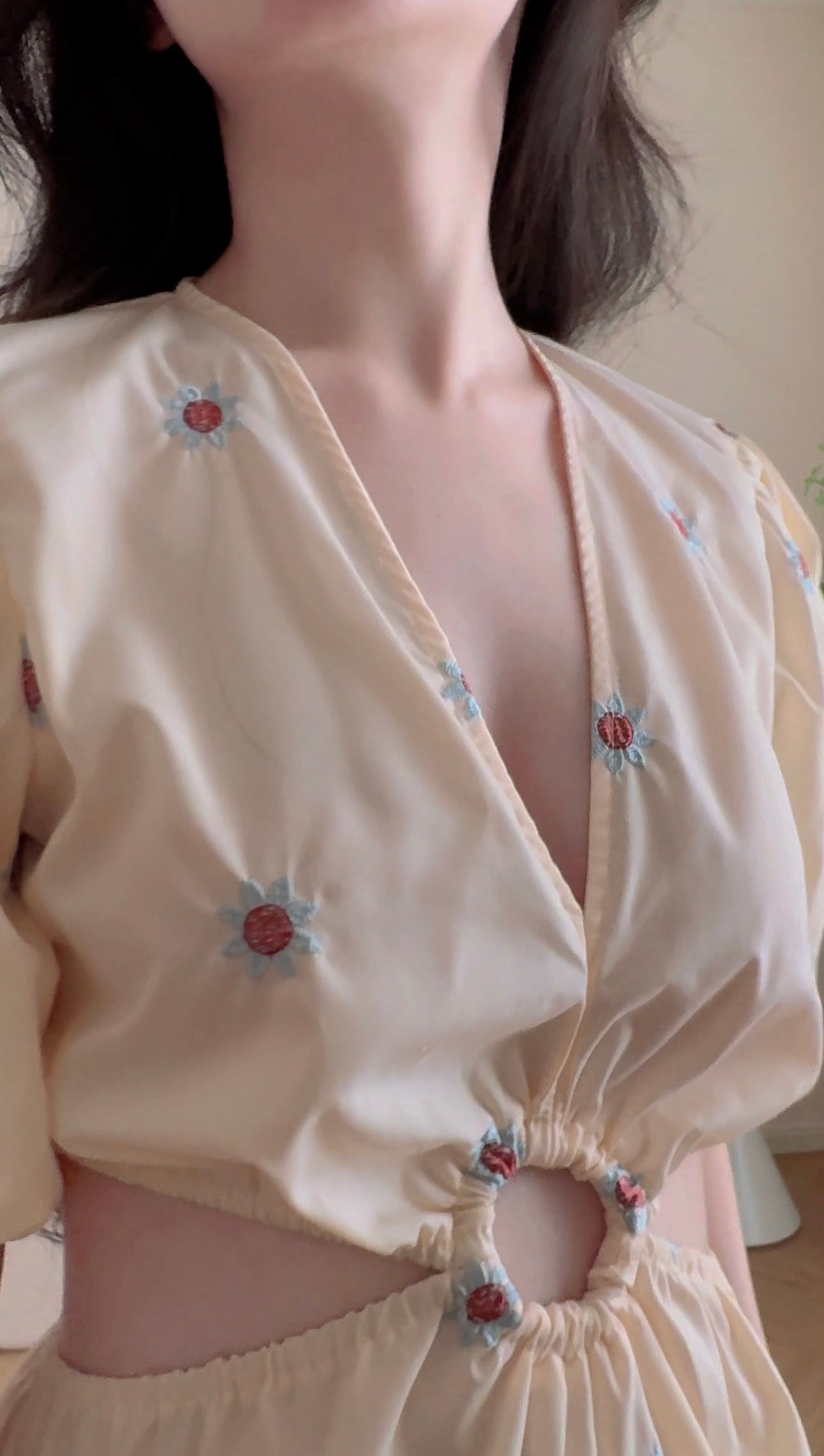 V-NECKED LONG DRESS