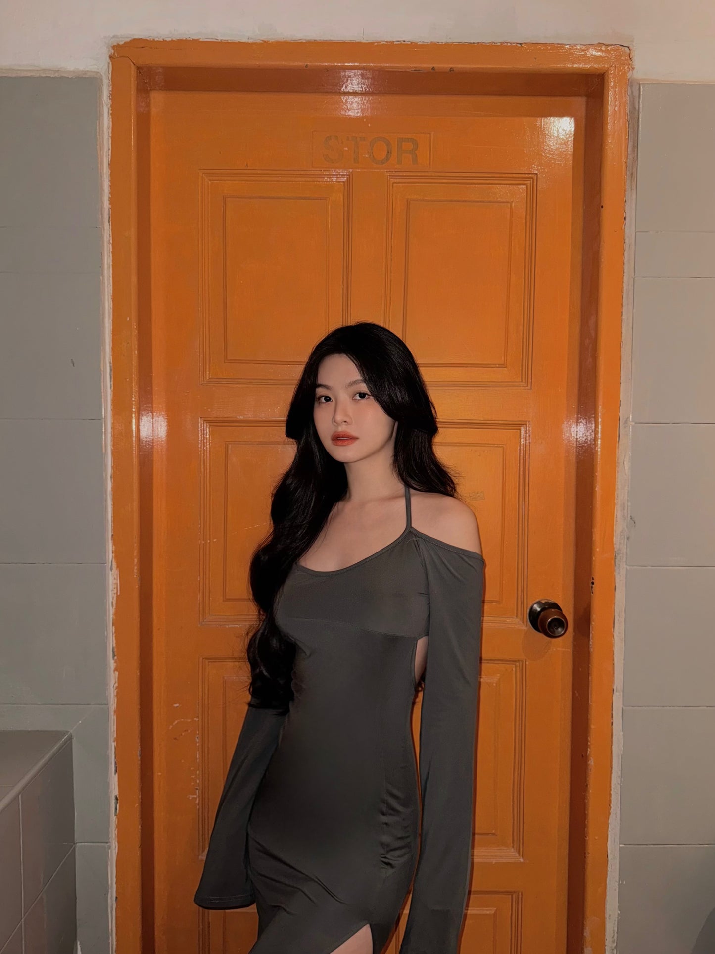 SLIT BACKLESS LONG DRESS