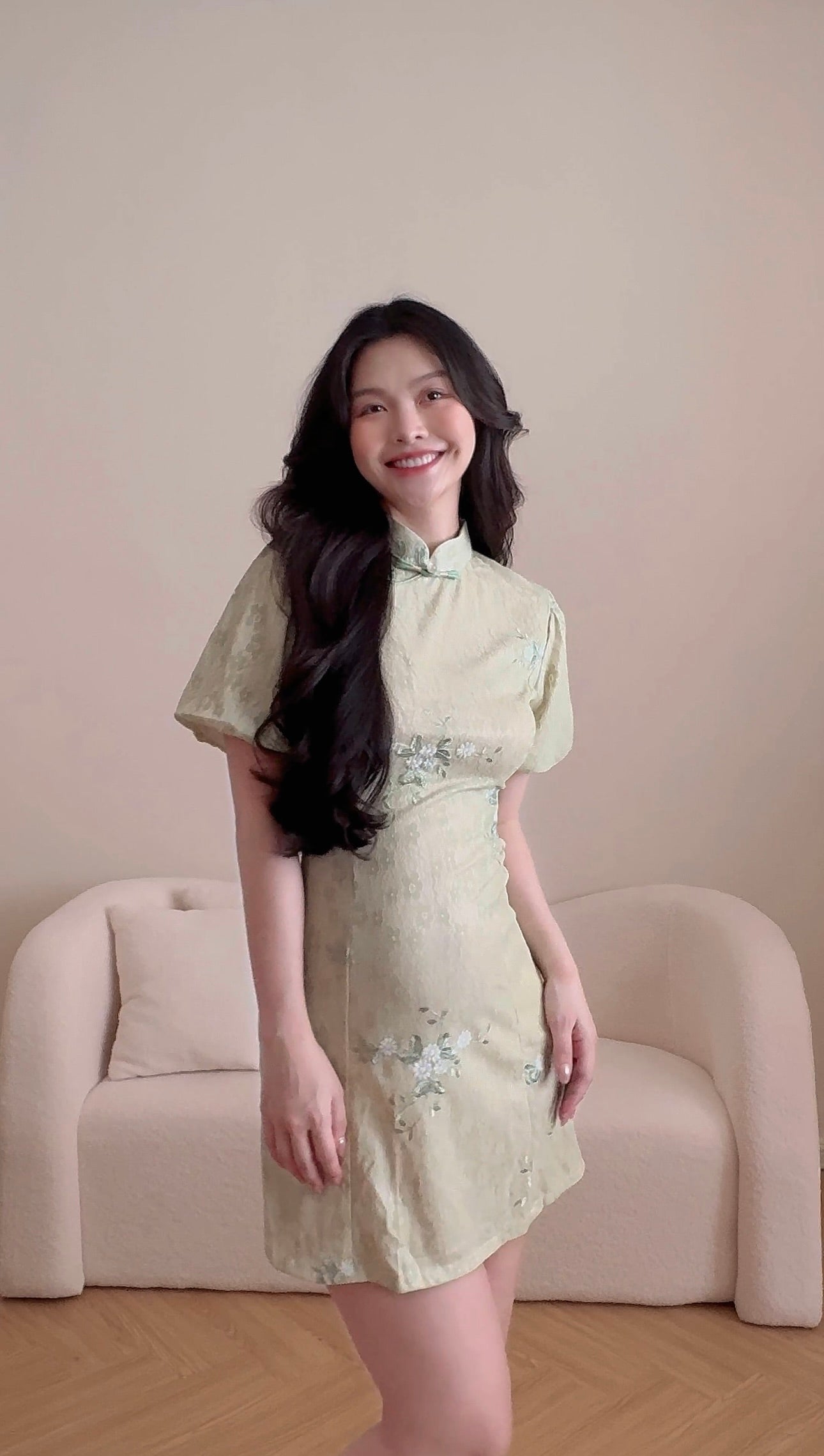EMBROIDERED LACE SHORT CHEONGSAM