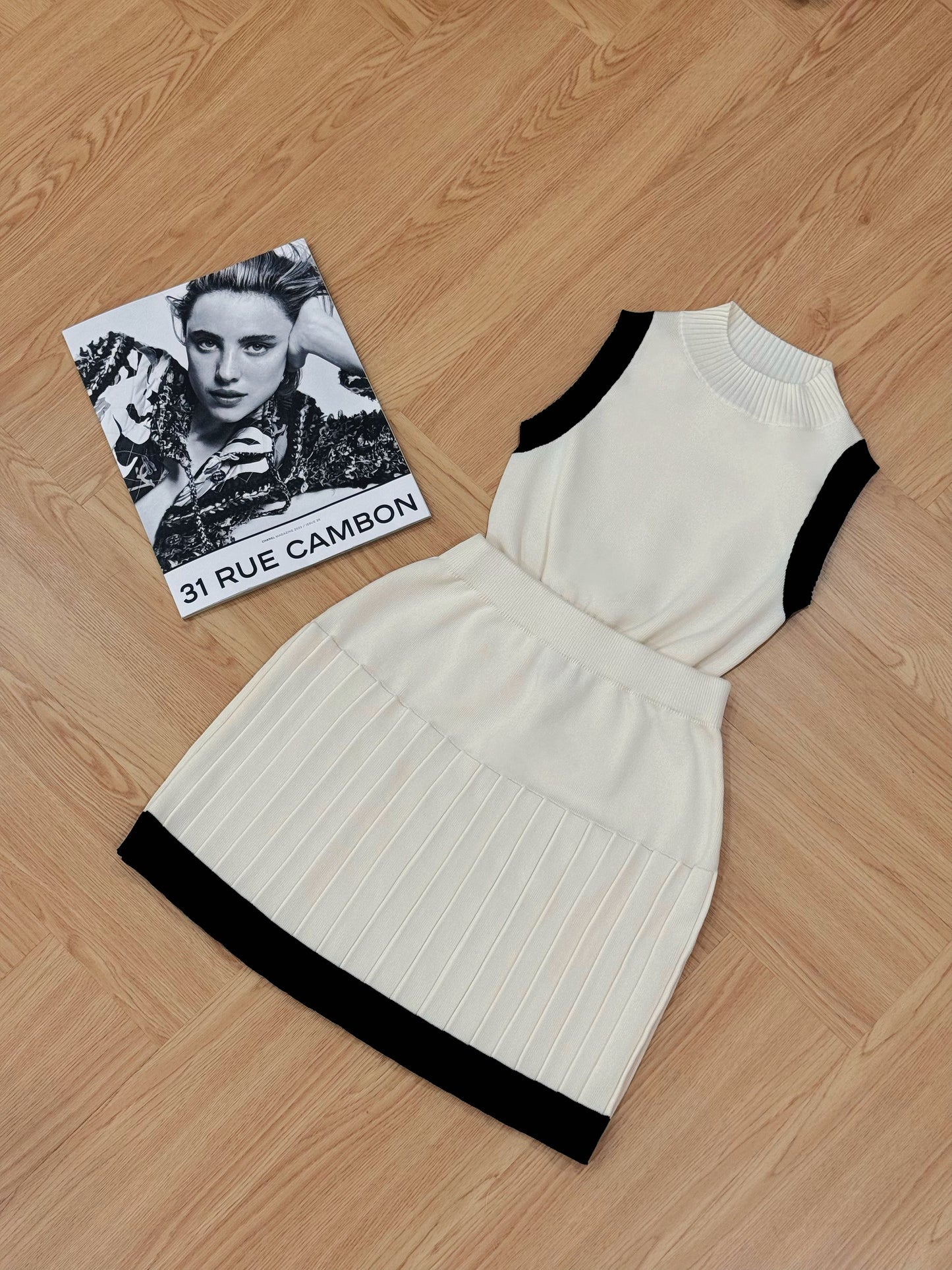 CLASSIC BEIGE&BLACK TWO PIECE SET