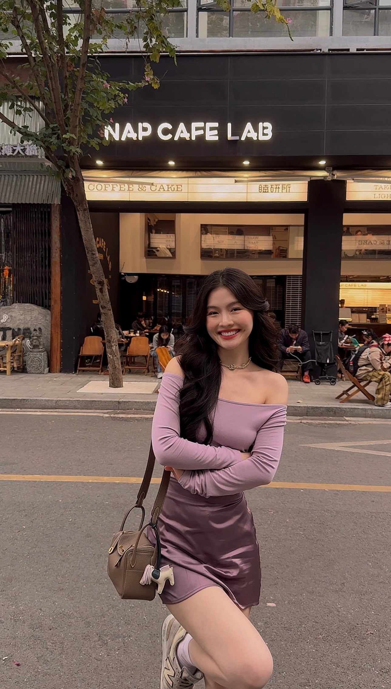 BODY-FIT PURPLE TOP