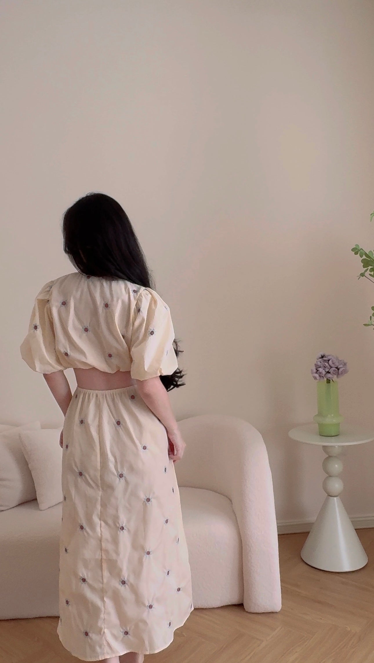 V-NECKED LONG DRESS
