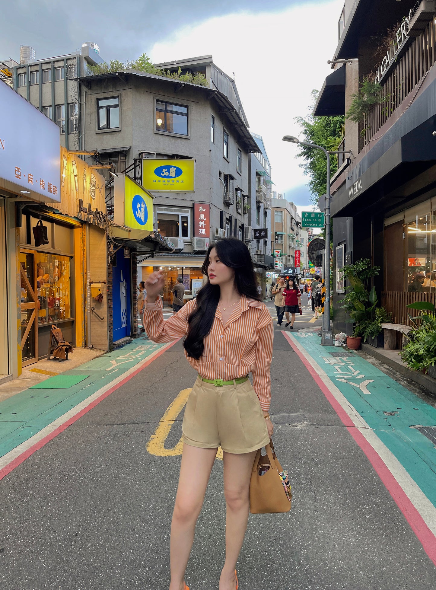 LINEN BLOUSE