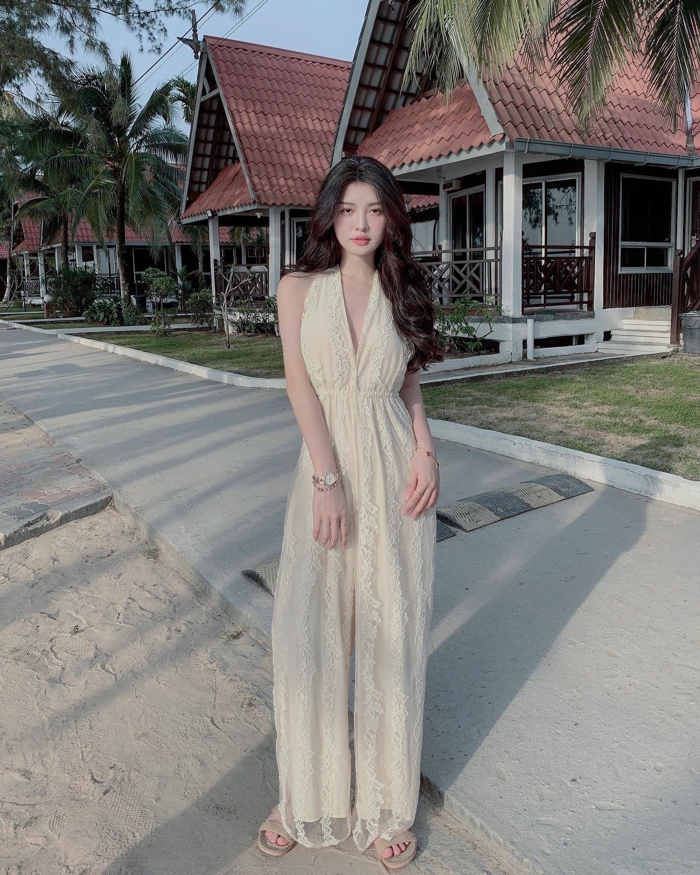 ELEGANT LACE JUMPSUIT