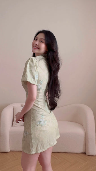 EMBROIDERED LACE SHORT CHEONGSAM