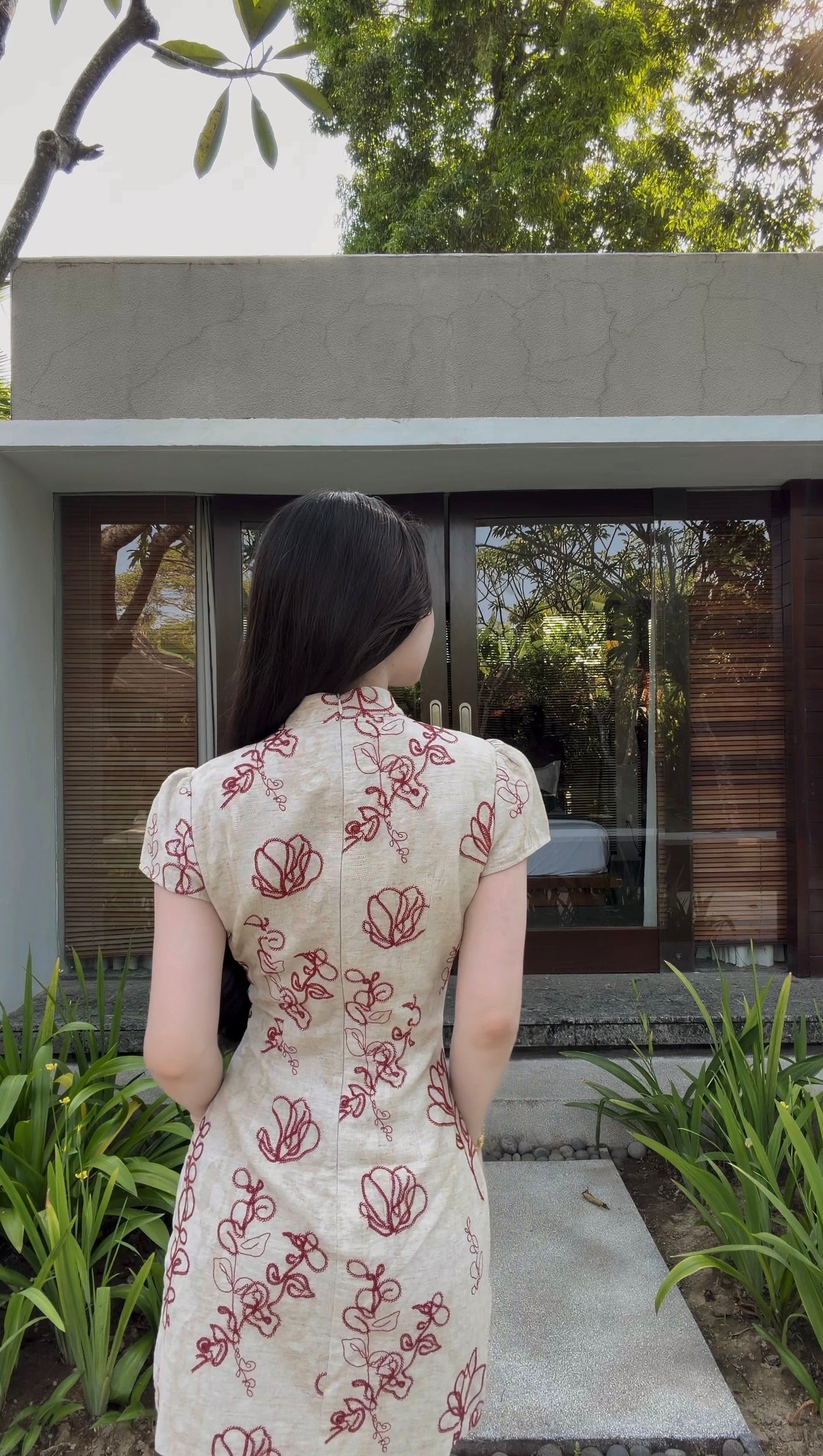 RIMSON EMBROIDERED KHAKI SHORT CHEONGSAM 红绣盈香 SC1007