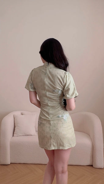 EMBROIDERED LACE SHORT CHEONGSAM