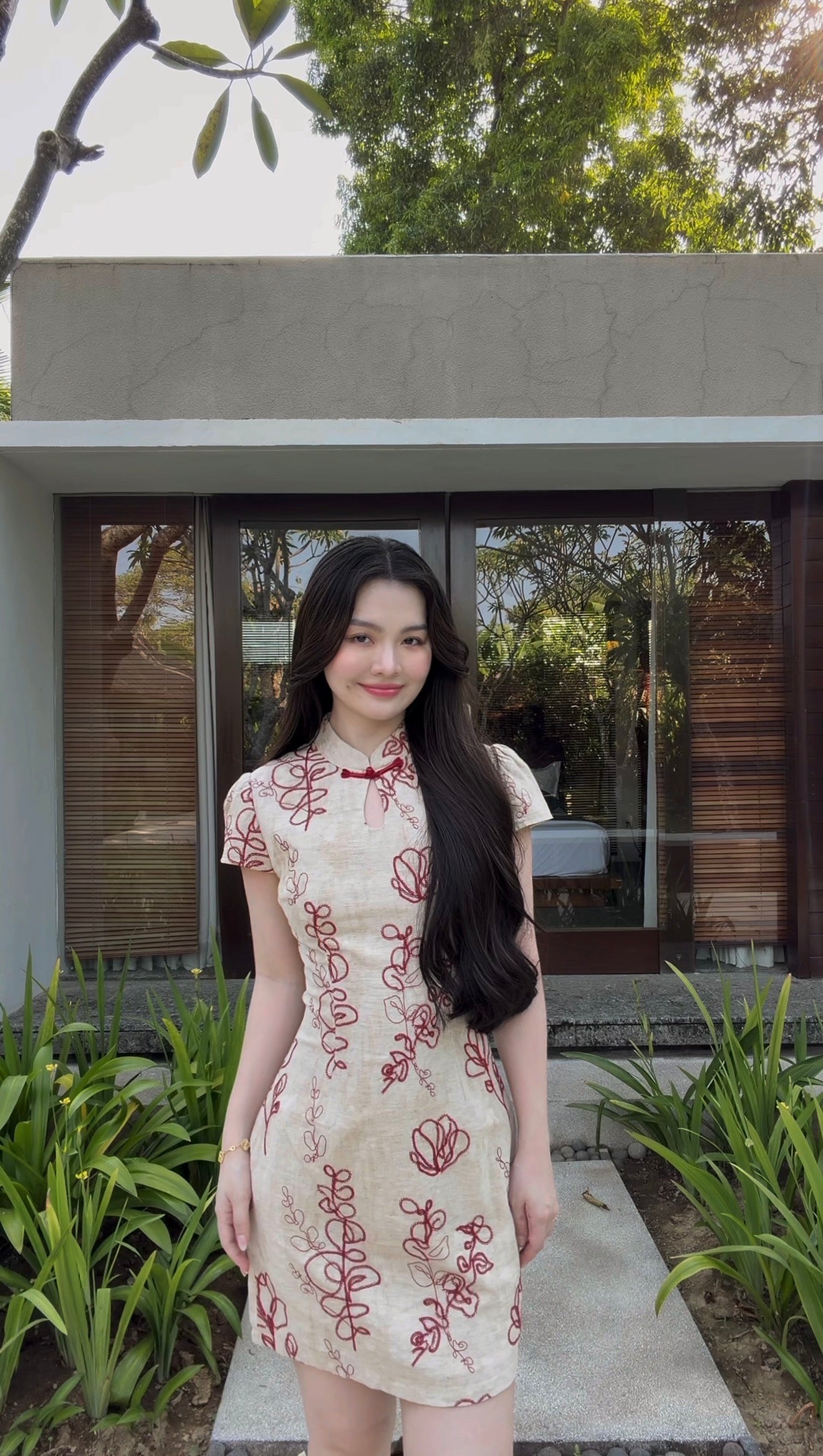 RIMSON EMBROIDERED KHAKI SHORT CHEONGSAM 红绣盈香 SC1007