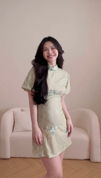 EMBROIDERED LACE SHORT CHEONGSAM