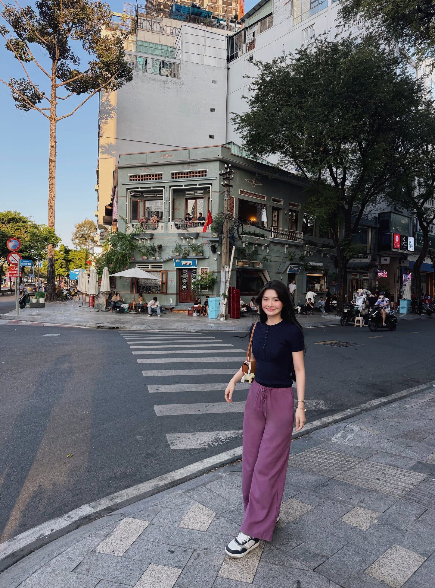 CLASSIC NAVY KNIT TOP