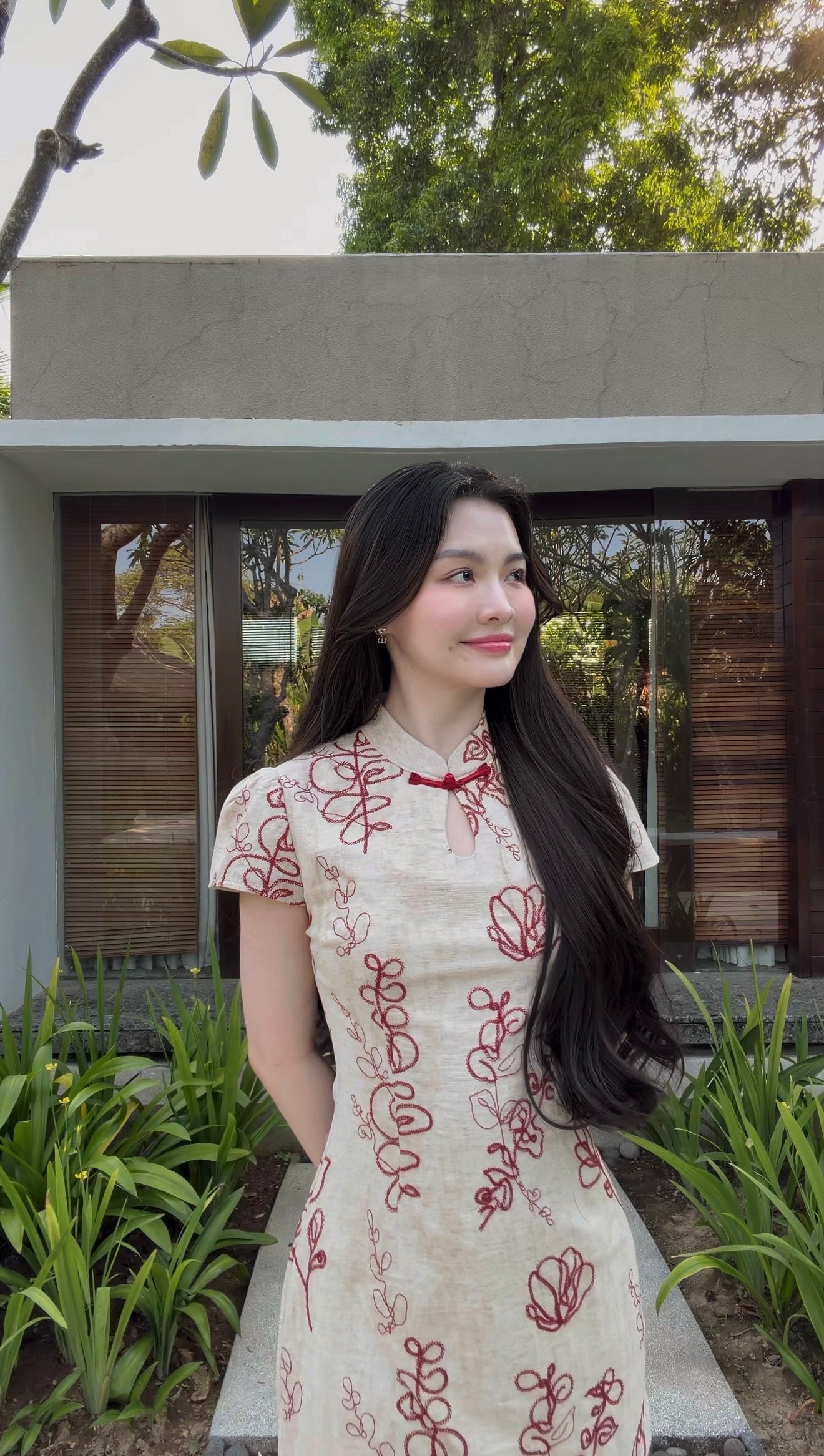 RIMSON EMBROIDERED KHAKI SHORT CHEONGSAM 红绣盈香 SC1007