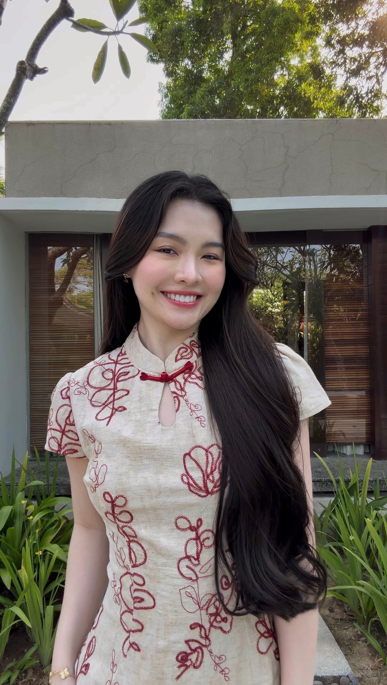 RIMSON EMBROIDERED KHAKI SHORT CHEONGSAM 红绣盈香 SC1007