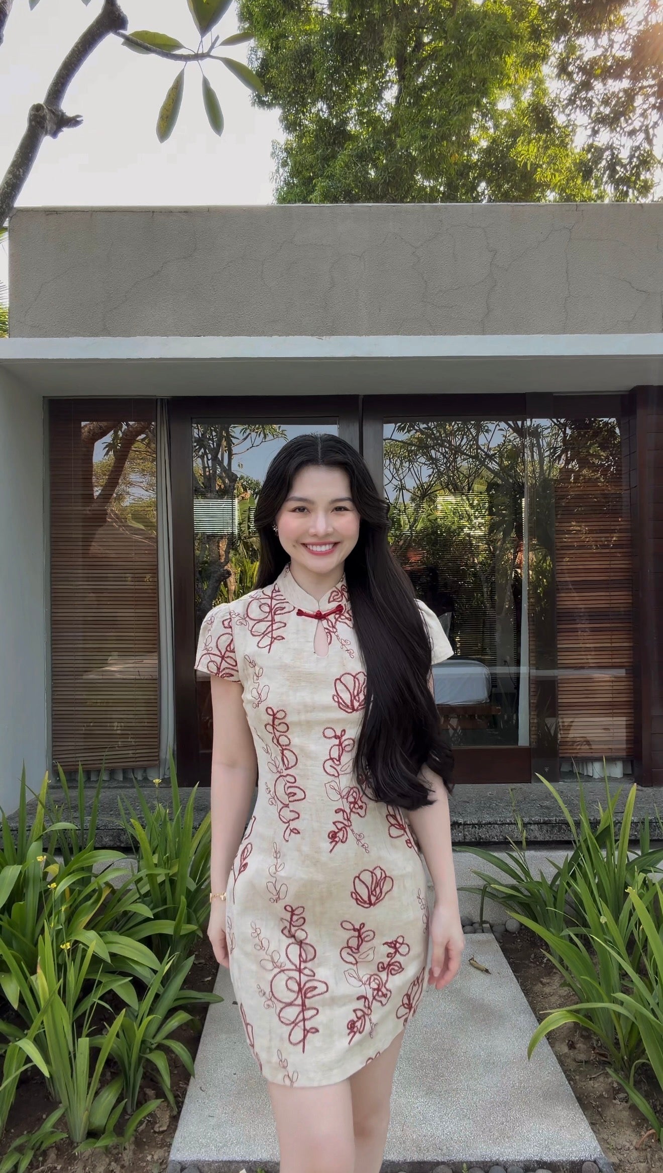 RIMSON EMBROIDERED KHAKI SHORT CHEONGSAM 红绣盈香 SC1007