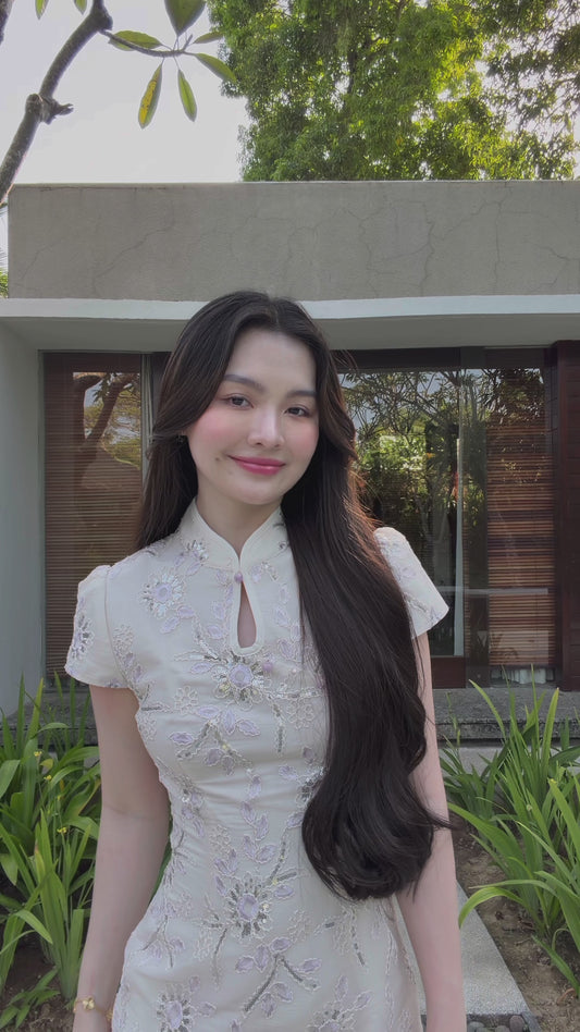 SHIMMERING WHITE SEQUIN EMBROIDERED SHORT CHEONGSAM 鳞光闪烁 SC1009